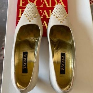 Vintage Escada Suede Pumps with Gold Accents - Size 7.5B